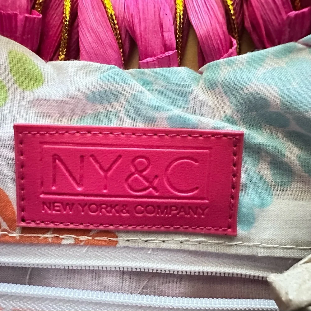 NY&C Woven Straw Handbag With Round Wood Handles